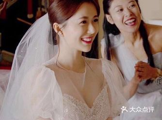 我们根据国内新娘的接受程度将胸口调高一点