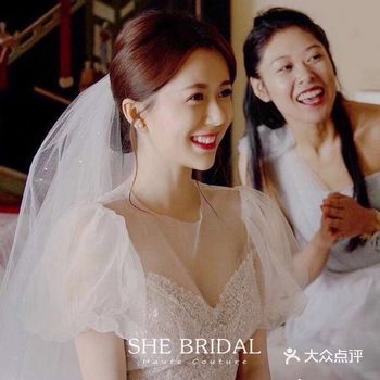 我们根据国内新娘的接受程度将胸口调高一点