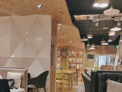 -新华里咖啡书吧(新华书店小寨店)