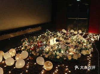 这场电影院求婚真的是用心了