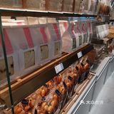 家楼底下新开了一家面包店