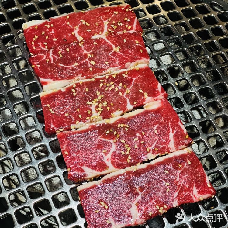 爱，就是一起吃肉！现在知道我多爱你了吧！