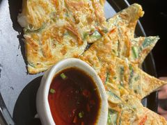 海鲜葱饼-明洞阿姨·韩式酱蟹烤肉·创意料理(三元桥店)