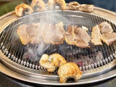 -围炉肉舍•炭烤活鳗•丹东海鲜烤肉(步行街店)