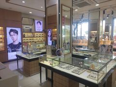 -光明眼镜·蔡司授权(徐泾店)