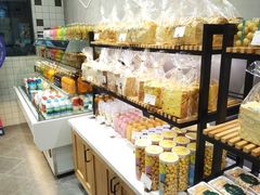 面包甜点陈列柜-大苹果面包生日蛋糕(明珠店)
