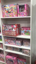 -逝水玩具折扣店
