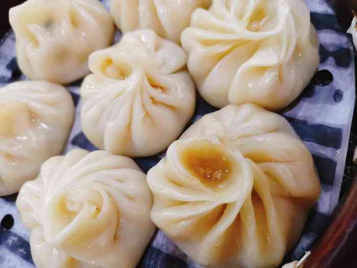 打分 「豆腐小笼包」味道一般般,皮厚陷少,不过里面的豆腐挺好吃的,就
