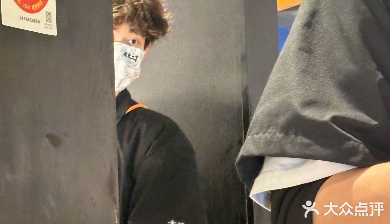 这家店好多帅哥！！！！