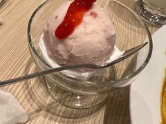 草莓冰淇淋-CoCo壱番屋