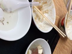 -松树干拌面店