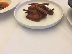 玻璃皮润烧乳鸽-北京厨房(西安SKP店)