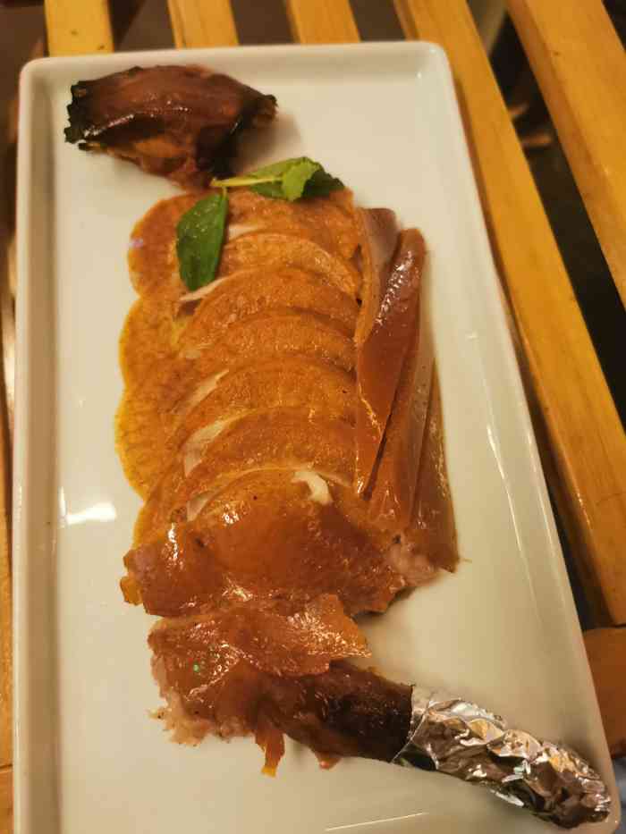 京华烟云·北京牡丹烤鸭(劲松大厦店)-"[薄荷]环境:环境优美自然看