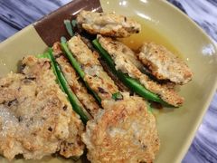 煎酿尖椒拼鱼饼-红星光发煲仔饭(大石街店)