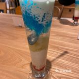 首先是都是鬼灭的粉丝，在里面吃饭很有氛围，有一个超大