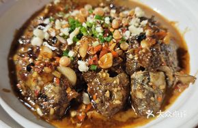 Stone Pot Pan-Fried Small Crucian Carp