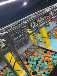 -蹦贝运动中心·蹦床·攀岩·闯关(龙岗店)