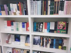 -钟书阁(松江泰晤士小镇店)