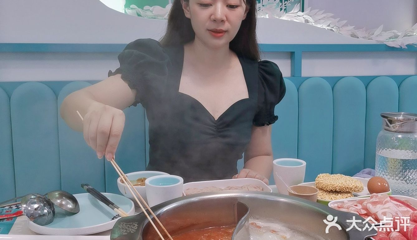 我是来拍照打卡的？不，我是来吃串串香的