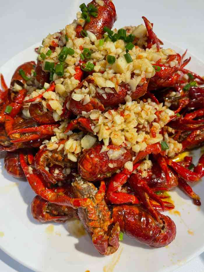 友锅卤虾总店-"环境的话就是今年满流行的怀旧复古风～就是.