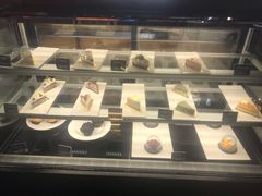 面包甜点陈列柜-24H COLOR咖啡厅(惠州金山湖店)