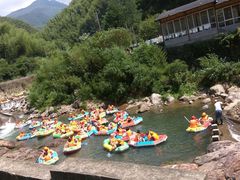 -安吉龙王山峡谷漂流