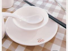 -新大咀港式茶餐厅(宝山万达店)