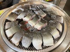 -围炉肉舍•炭烤活鳗•丹东海鲜烤肉(步行街店)