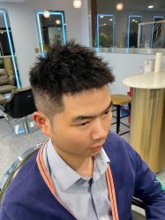 -15C7 男士理发馆 烫染专业店