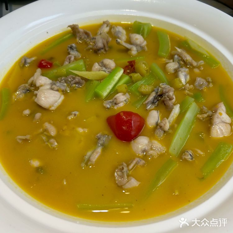 0元玩转这座城高力家居港里面，店面是典型的徽派建筑