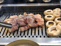 -臻牛烤肉