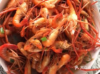 婆婆做的油爆虾，比饭店好吃 菜品介绍：别人送了些野生
