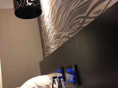-桔子酒店(深圳东门湖贝地铁站店)
