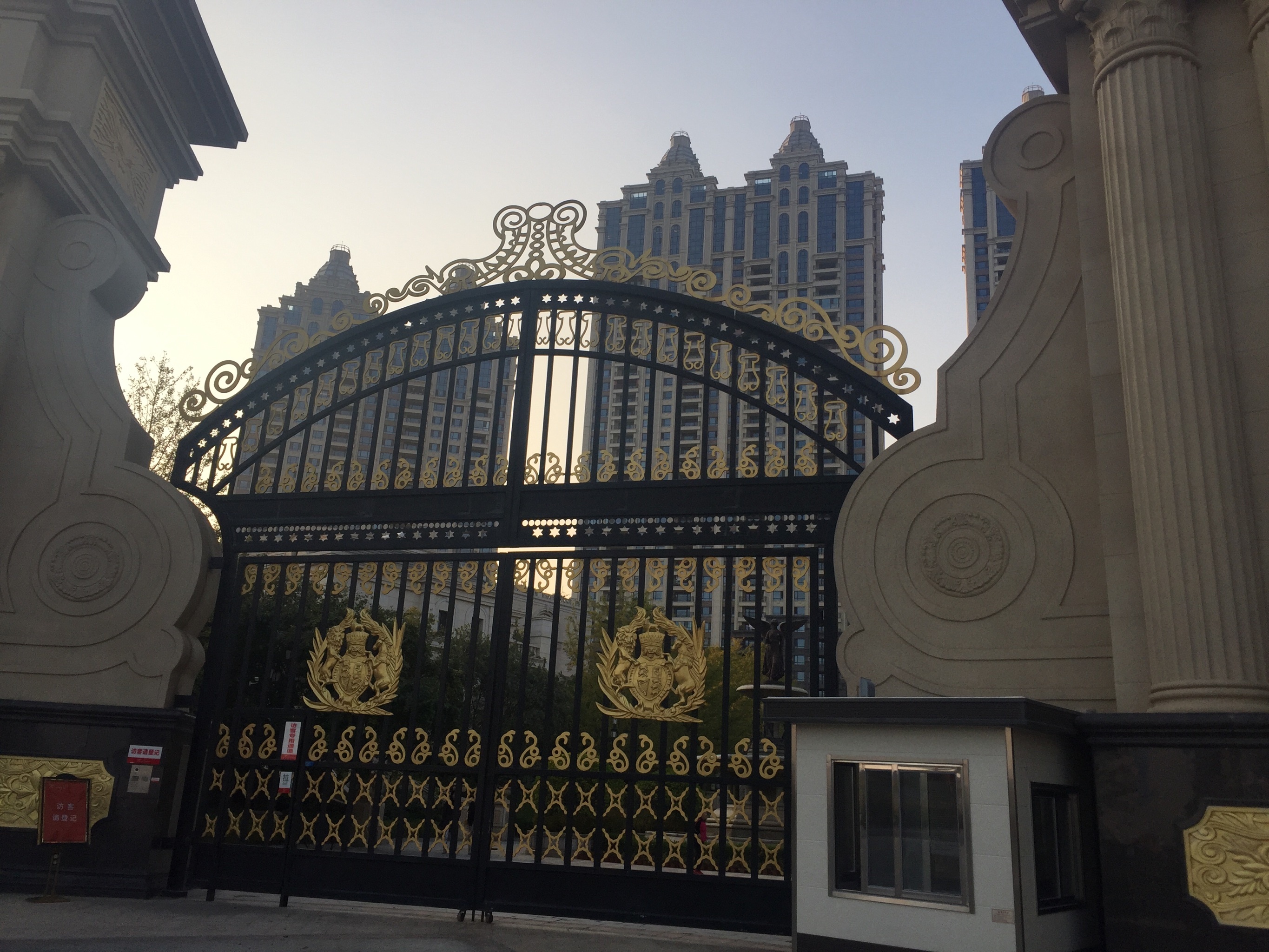 万达海公馆地理位置优越,面对大连星海,紧