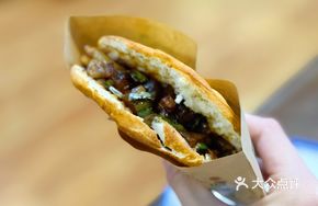 Old-School Braised Pork in Flatbread