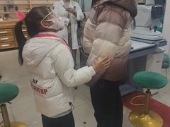 -豪门视光·星趣控·蔡司依视路眼镜代理商(中央大街店)