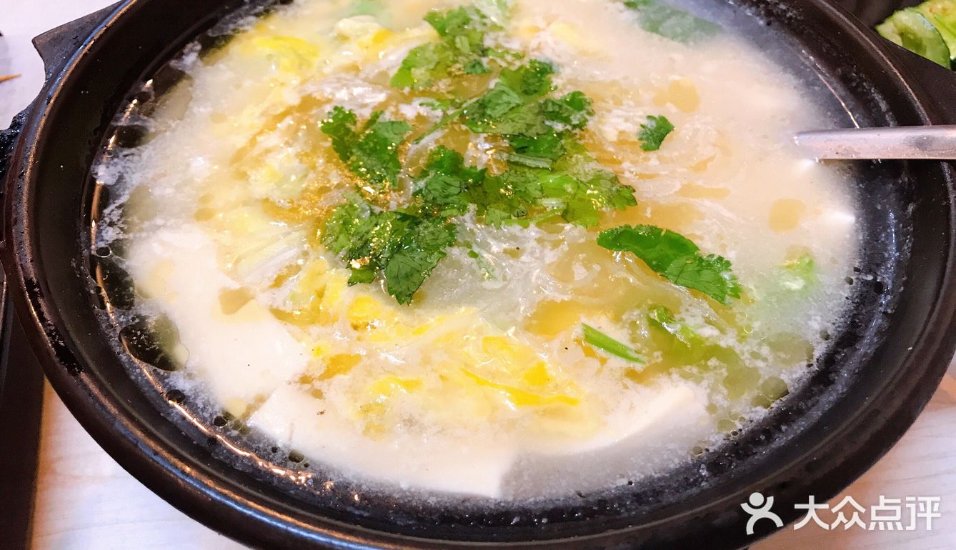 夏日初尝砂锅烤串，秘制烤鸡腿肉果然甜美配酒