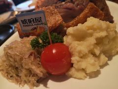 自酿啤酒脆皮烤猪肘-Ambra Haus琥珀屋精酿餐厅(宝山店)