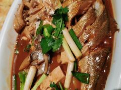 大连小船焖鱼-小船渔村•大连菜•大连焖鱼(黄河路店)