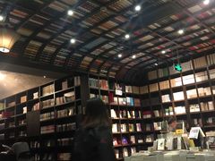 -钟书阁(松江泰晤士小镇店)