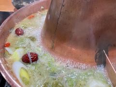 -果松木炭酸菜铜火锅·外婆参鸡汤