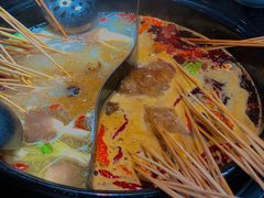 -两三事小郡肝串串香火锅(桂庙店)