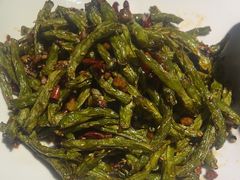 -老码头黑皮肘子锅包肉(赣水路店)