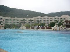 白天的泳池-三亚亚龙湾凯莱仙人掌度假酒店