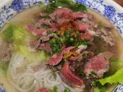 吊龙粿条汤-抖牛白塔牛肉粿条汤(水围店)