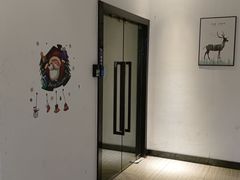 -Zsmart智尚酒店(上海轻纺市场定边路地铁站店)