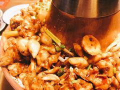 -沪小二炭火蛙锅(淮海中路美食不夜城店)