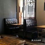 从地铁三号线胡家庙D口出来，往北100米
