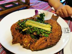 傣家香茅草烤鲈鱼-香巴拉云南餐厅(华莱坞店)