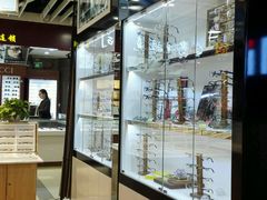 -MiRi眼镜连锁·蔡司·尼康控优点合作店(莘庄店)